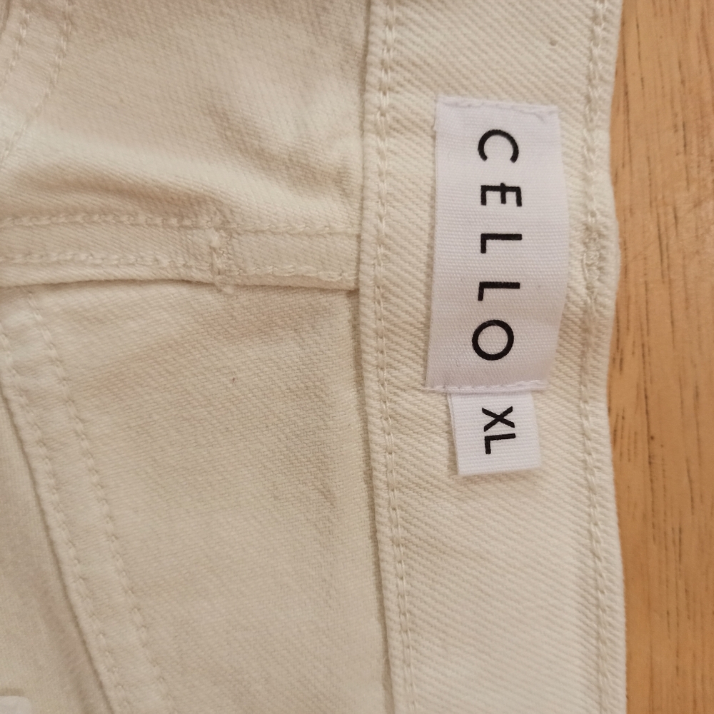 NWT women's Cello White Boyfriend cutoff Shorts SIZE XL - Picture 7 of 16